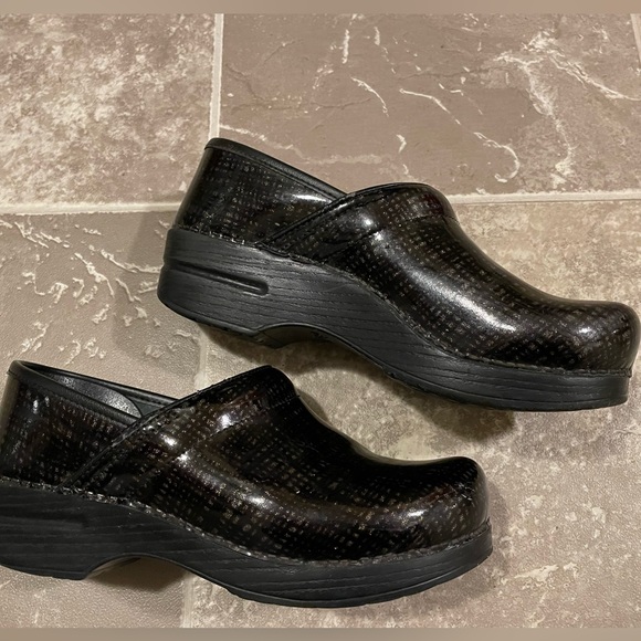 Dansko XP Metallic Striped Professional Clogs - Womens Size 39 (US Size 8.5-9) - Picture 2 of 9